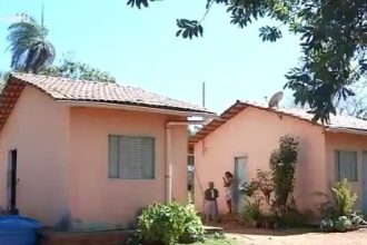 moradores-vivem-com-medo-apos-casas-doadas-por-empresa-comecarem-a-rachar