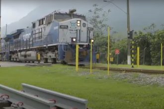 ferrovia-no-sul-do-estado-comeca-a-operar-e-concessionaria-alerta-sobre-cuidados-durante-a-passagem-de-trens