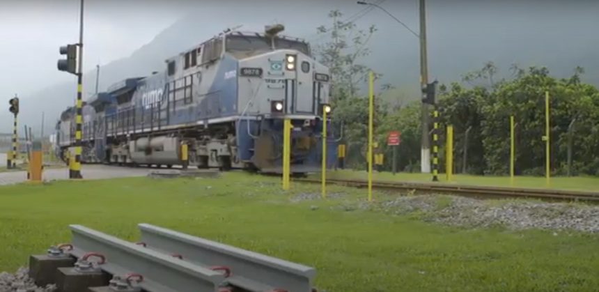 ferrovia-no-sul-do-estado-comeca-a-operar-e-concessionaria-alerta-sobre-cuidados-durante-a-passagem-de-trens