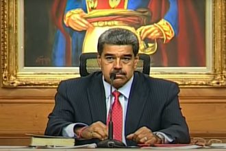 maduro-critica-centro-carter,-que-ministro-da-defesa-elogiou-por-‘seriedade’-e-‘prestigio’-dias-antes-da-eleicao