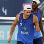 volei-de-praia:-evandro-e-arthur-avancam-para-as-oitavas-em-paris