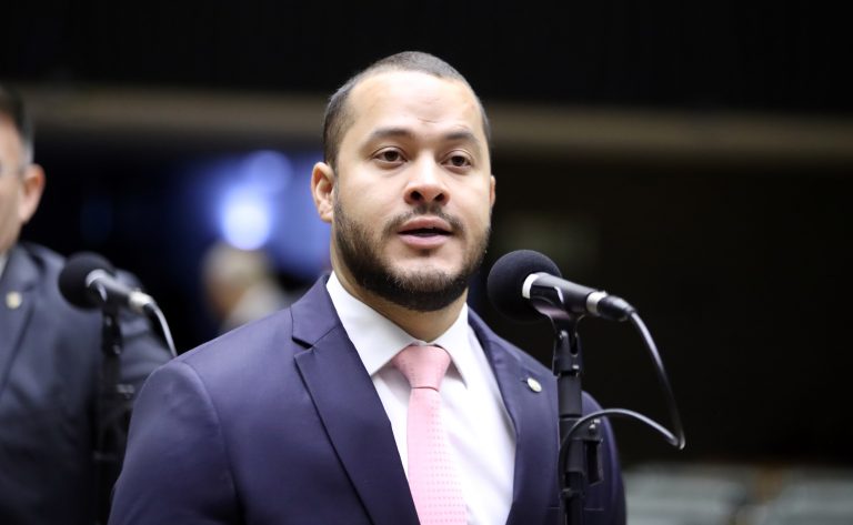 projeto-pune-quem-usar-digital-de-cadaver-para-cometer-ilicitos