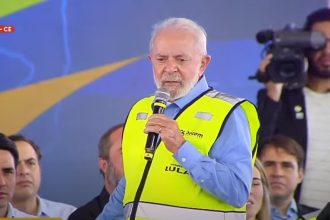 no-ceara,-lula-avisa-plateia-sobre-ouro-de-bia-souza-no-judo-e-defende-programa-bolsa-atleta