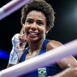 boxe:-jucielen-romeu-supera-norte-americana-e-vai-as-quartas-em-paris