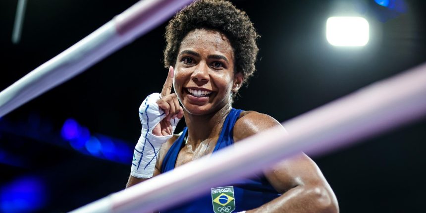 boxe:-jucielen-romeu-supera-norte-americana-e-vai-as-quartas-em-paris