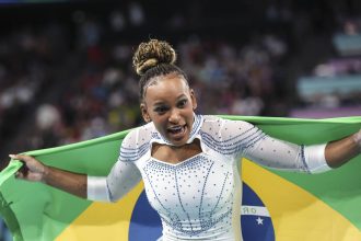 se-der-a-logica,-rebeca-andrade-leva-prata-no-solo-em-paris-2024