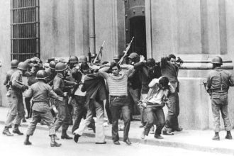 cia-atuou-para-desestabilizar-governo-de-salvador-allende-no-chile,-diz-ex-agente