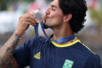 gabriel-medina-garante-bronze-para-o-brasil-no-surfe-masculino