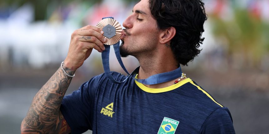 gabriel-medina-garante-bronze-para-o-brasil-no-surfe-masculino