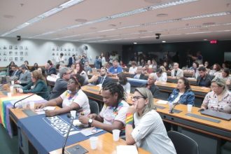 debatedores-pedem-combate-a-preconceitos-e-defendem-politicas-publicas-para-populacao-lgbtqia+