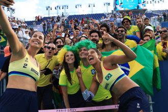 ana-patricia-e-duda-avancam-para-a-semifinal-no-volei-de-praia