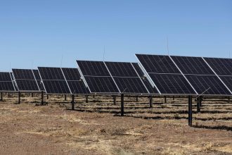 ministerio-afrouxa-regra-para-dar-subsidios-a-energia-renovavel,-e-conta-de-luz-deve-subir-r$-7-bi