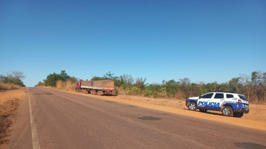 criminosos-sequestram-caminhao,-fazem-motorista-e-mulher-de-refens-e-roubam-carga-de-soja