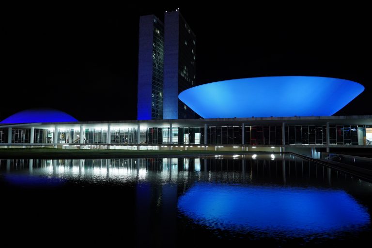congresso-recebe-iluminacao-azul-pelo-dia-nacional-da-pessoa-com-atrofia-muscular-espinhal