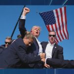 ‘queria-deixar-publico-sabendo-que-eu-estava-bem’,-diz-trump-sobre-‘foto-historica’-durante-atentado