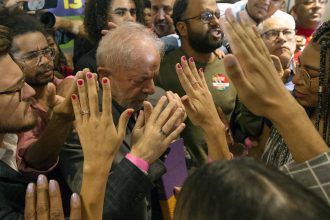 pt-orientara-que-nome-de-deus-nao-seja-usado-em-vao-em-cartilha-eleitoral-sobre-evangelicos