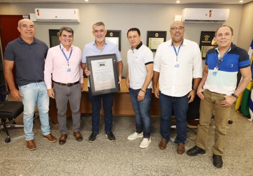 amelio-cayres-e-homenageado-pelo-sindicato-dos-servidores-da-assembleia