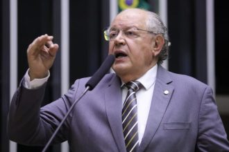 deputados-divergem-sobre-regulamentacao-do-imposto-sobre-bens-e-servicos