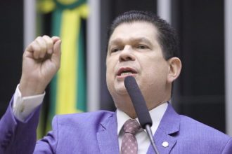 camara-aprova-texto-base-do-projeto-que-regulamenta-imposto-sobre-bens-e-servicos