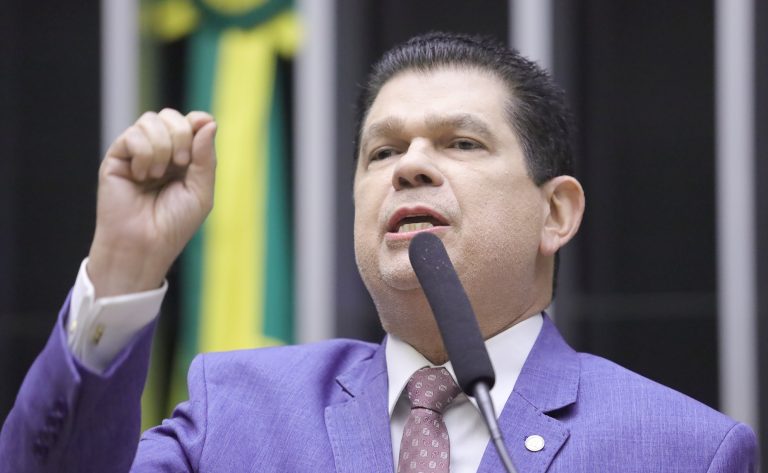 camara-aprova-texto-base-do-projeto-que-regulamenta-imposto-sobre-bens-e-servicos