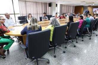 assembleia-legislativa-apresenta-a-revista-da-aleto-em-reuniao