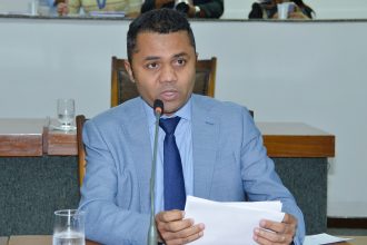 deputado-moisemar-solicita-construcao-e-implantacao-de-uma-casa-do-estudante-em-guarai