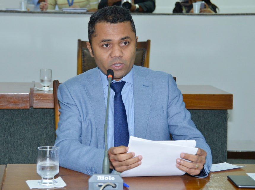 deputado-moisemar-solicita-construcao-e-implantacao-de-uma-casa-do-estudante-em-guarai