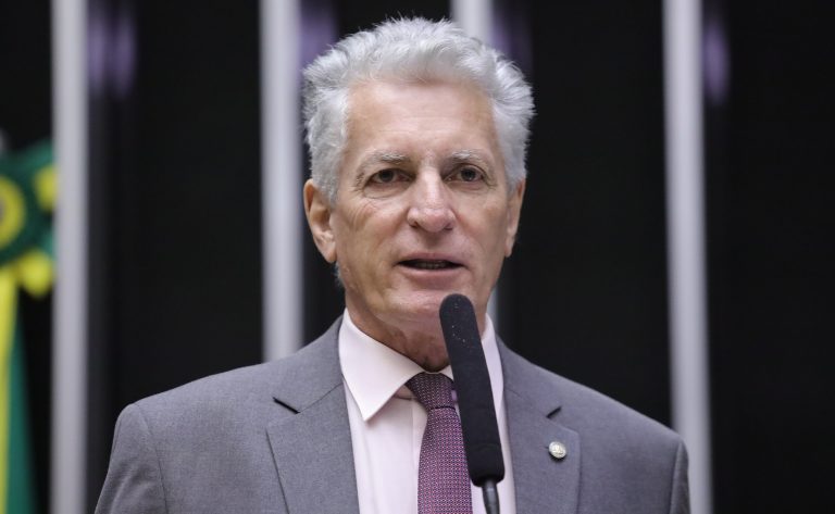 comissao-aprova-projeto-que-considera-improbidade-descumprir-normas-sobre-piso-salarial