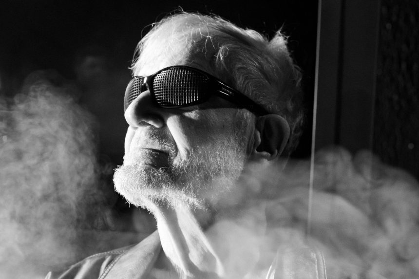 jean-claude-bernardet-faz-88-e-se-equilibra-entre-a-morte-e-a-vida-como-ator-de-cinema