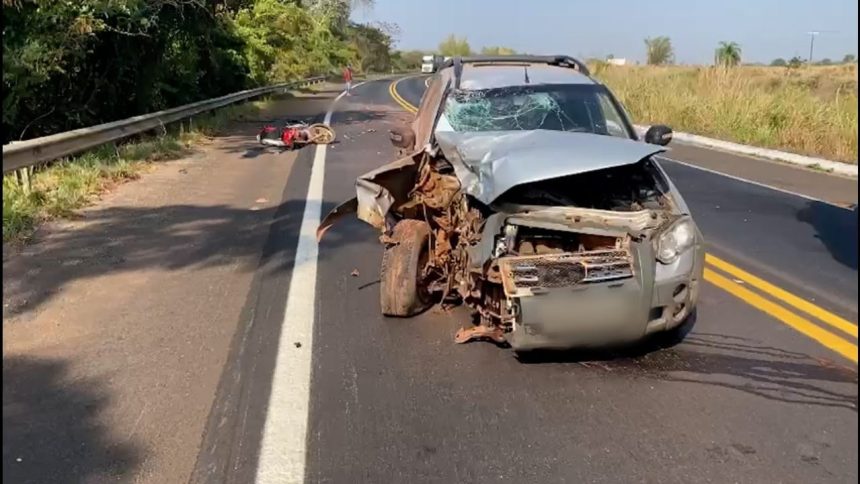 motociclista-morre-apos-bater-de-frente-com-carro-em-rodovia