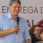 tarcisio-preve-debelar-incendios-em-sp-neste-domingo,-faltam-apenas-2