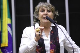 projeto-criminaliza-fake-news-sobre-temas-de-interesse-publico-relevante