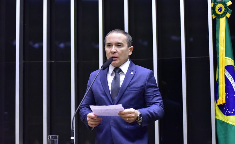 proposta-penaliza-agente-publico-que-se-recusar-a-dar-publicidade-a-ato-oficial