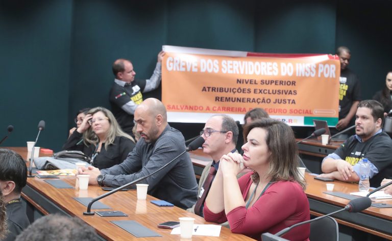 servidores-do-inss-em-greve-reforcam-pauta-de-demandas-na-camara