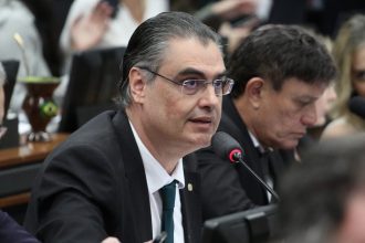 comissao-aprova-contagem-em-dias-uteis-para-processos-administrativos