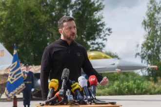 zelensky-demite-chefe-da-forca-aerea-ucraniana-apos-queda-de-caca-f-16