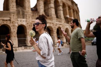 europeus-adotam-ventilador-portatil-como-item-de-‘sobrevivencia’-no-verao;-veja-fotos