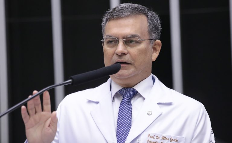 comissao-aprova-projeto-que-amplia-de-3-para-8-anos-o-prazo-maximo-da-internacao-de-adolescente-infrator