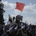 onda-de-protestos-contra-governo-netanyahu-toma-conta-de-israel-apos-descoberta-de-corpos-de-refens-em-gaza