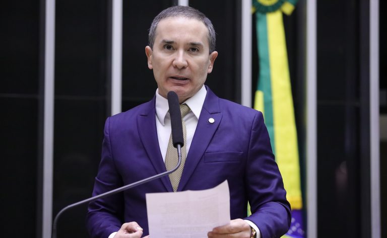 projeto-determina-supervisao-medica-na-divulgacao-de-procedimentos-em-veiculos-de-comunicacao