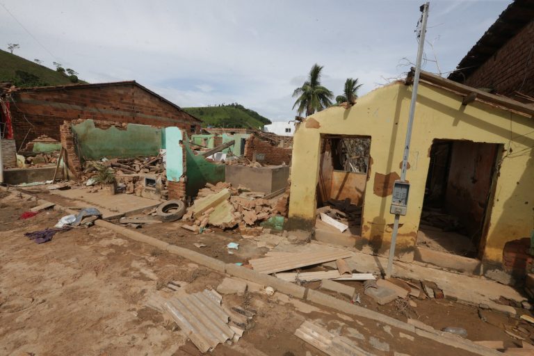 projeto-preve-ajuda-para-reconstruir-casas-em-area-atingida-por-desastres