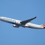 piloto-se-tranca-e-impede-copiloto-de-entrar-na-cabine-durante-voo;-autoridade-investiga-incidente