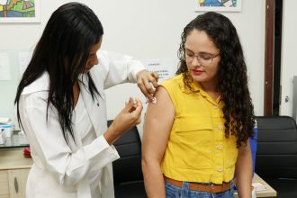 campanha-de-vacinacao-na-aleto-atende-a-centenas-de-servidores