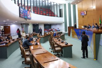 parlamentares-aprovam-dezenas-de-pls-em-tramite-na-aleto