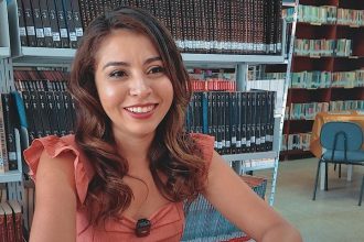 professora-de-biologia,-claudia-dias-relembra-o-quanto-a-educacao-mudou-sua-vida