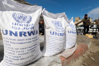 porta-voz-da-unicef-diz-que-decisao-de-israel-de-banir-unrwa-e-‘nova-maneira-encontrada-para-matar-criancas’