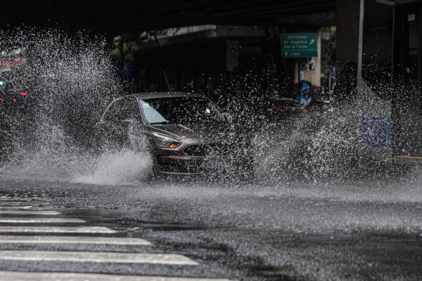 sao-paulo-deve-ter-chuva-forte-a-partir-da-tarde-desta-sexta-(15)