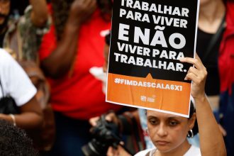 manifestantes-vao-as-ruas-pelo-fim-da-escala-de-trabalho-6×1