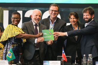 paes-entrega-a-lula-documento-com-36-demandas-de-prefeitos-do-u20