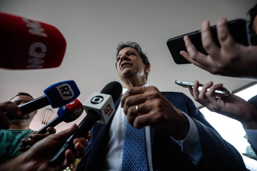 pacote-de-corte-de-gastos-esta-pronto-e-so-dependa-da-defesa,-diz-haddad